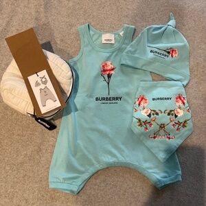 Burberry baby set